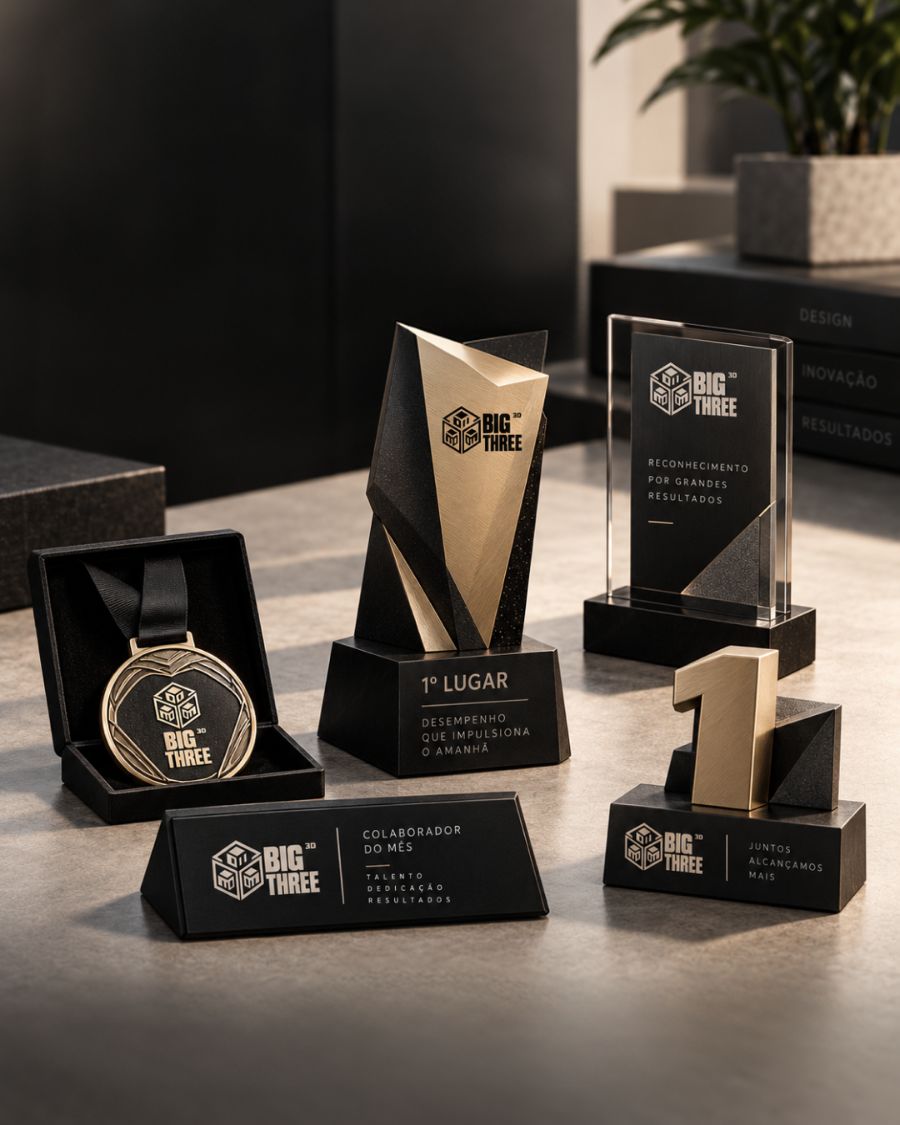 Premiações: Troféus, medalha e placas de colaborador do mês